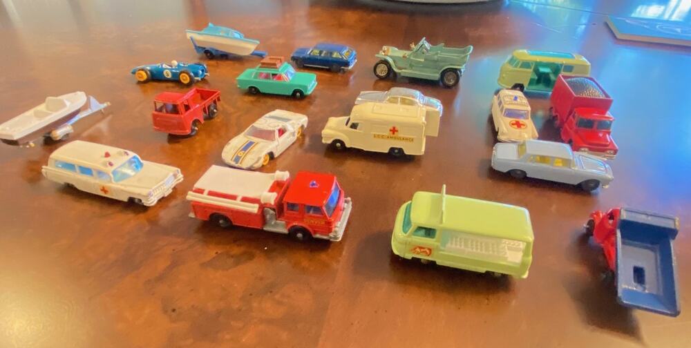 VTG Matchbox No 41 Collector's Case with VTG Matchbox and Husky Cars